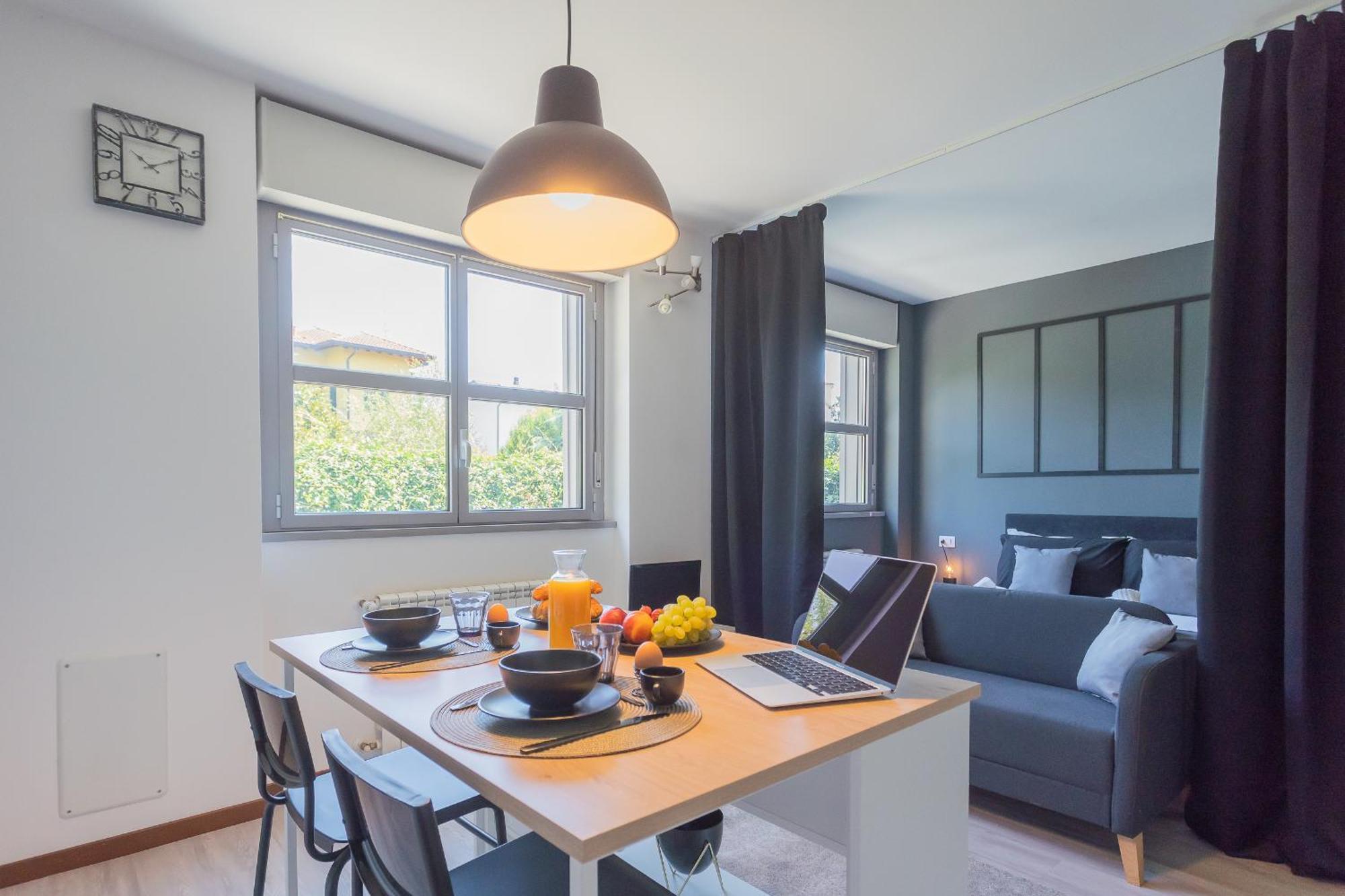 Black Loft Como By Rent All Como Bagian luar foto