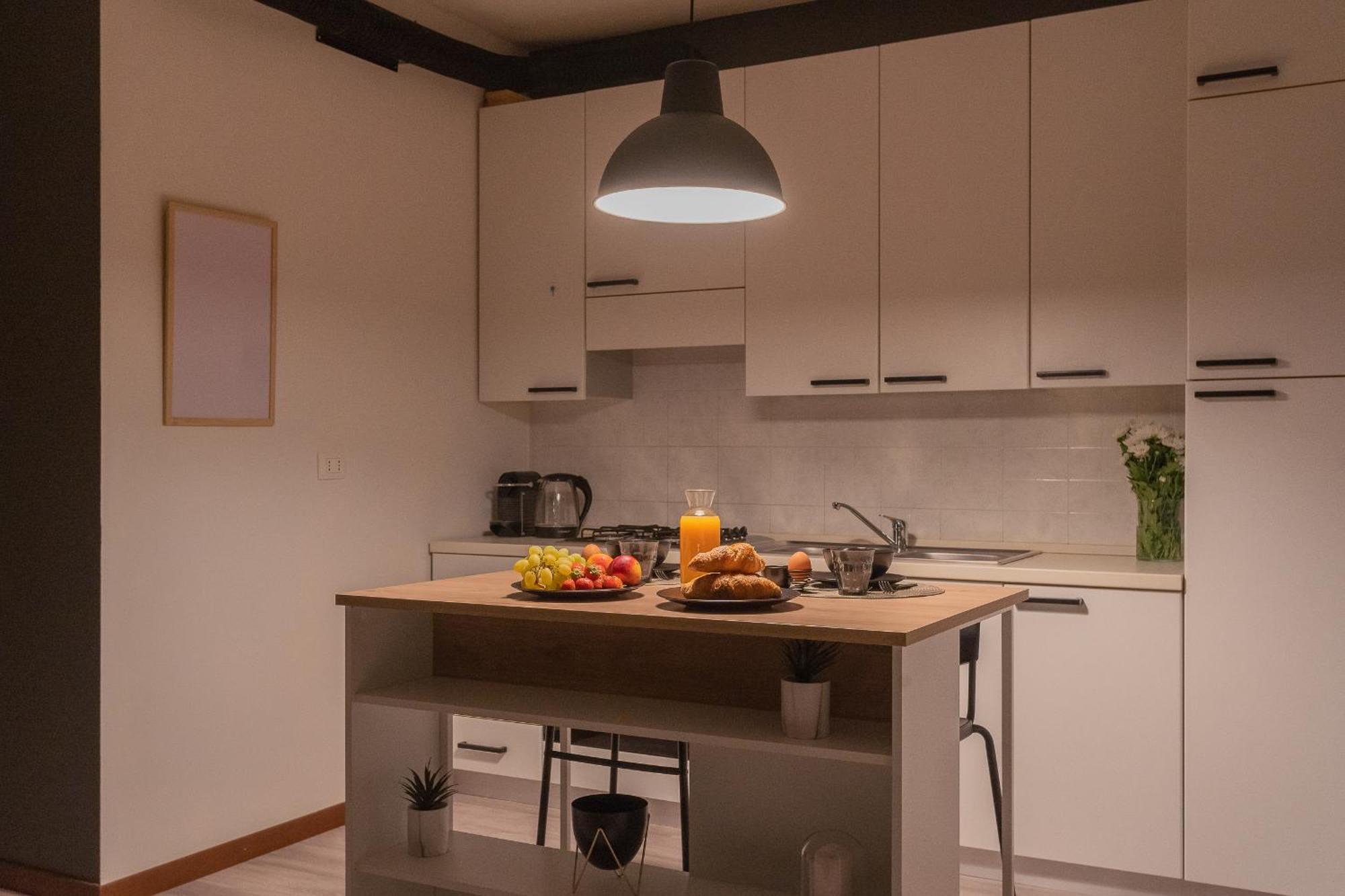 Black Loft Como By Rent All Como Bagian luar foto